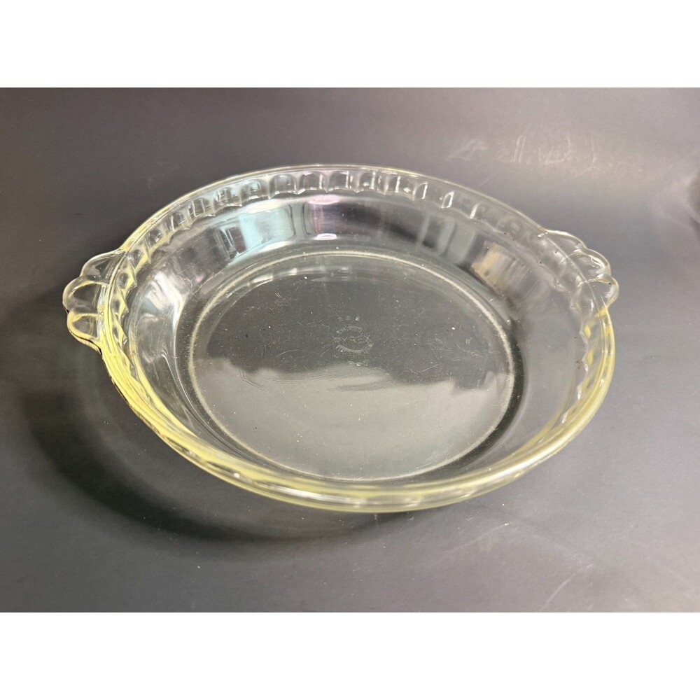 Pyrex 1950s 8” glass scalloped-edge pie pan no.228 made in USA logo